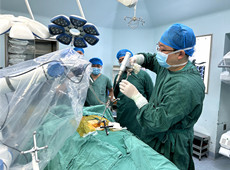 骨科机器人是如何辅助手术的？骨科机器人操作步骤