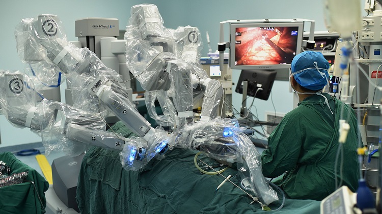 达芬奇腔镜手术机器人